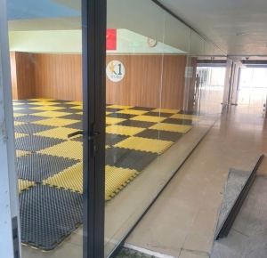 Vách ngăn nhôm kính cường lực